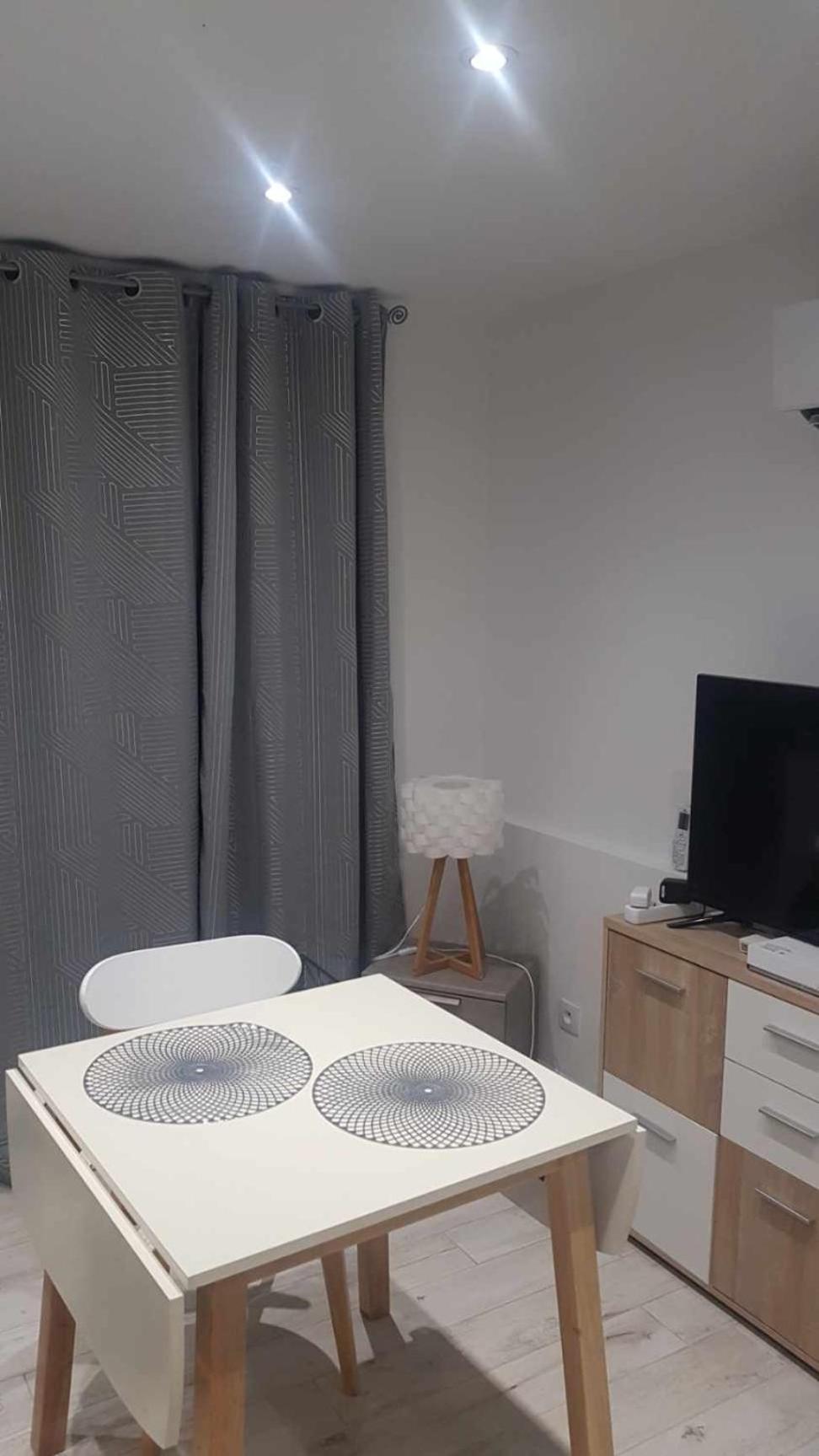 Studio Lumineux Avec Parking Proche Monaco, Nice, Plage Et Gare Menton Exterior foto